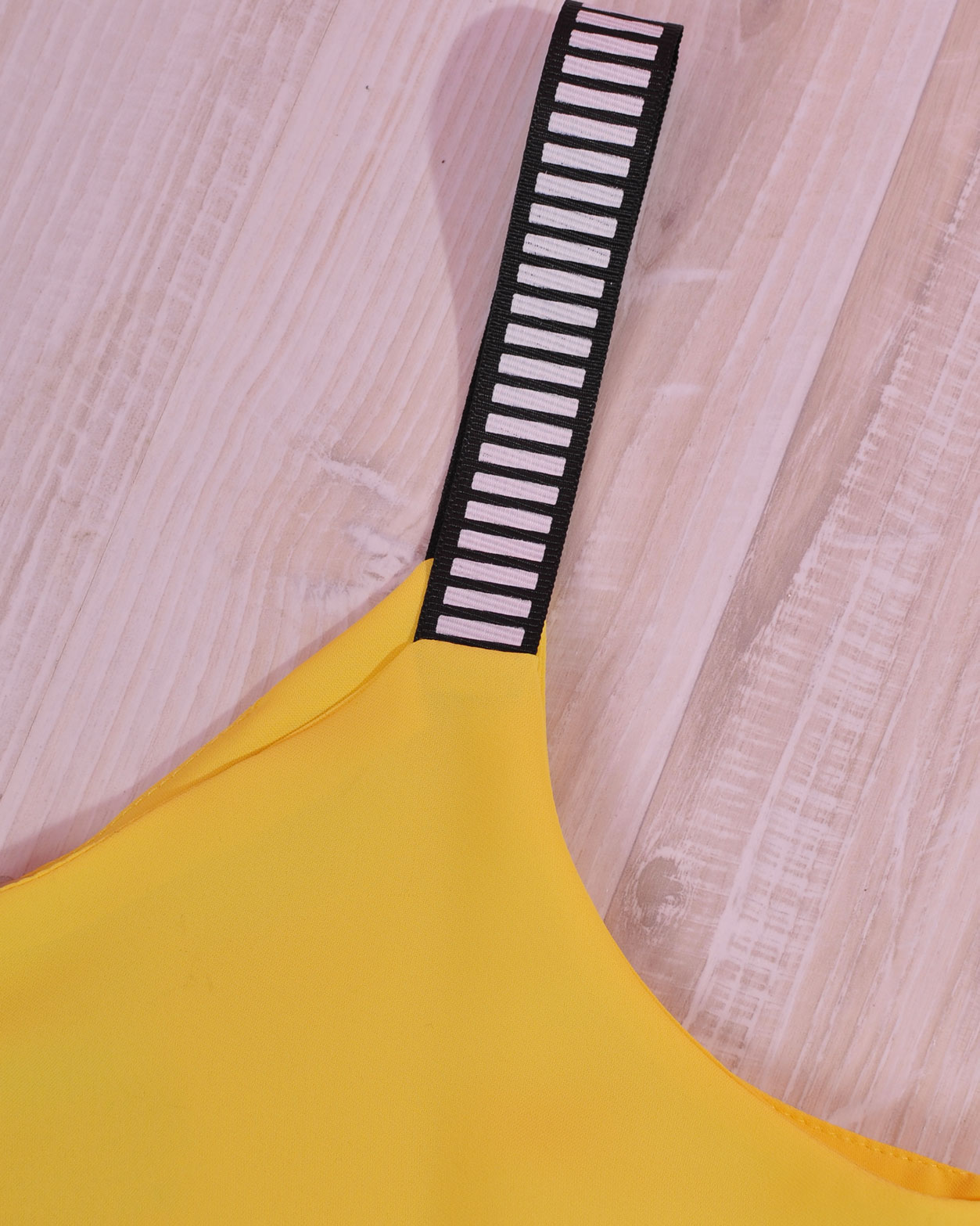 Дамски широк летен потник в жълто