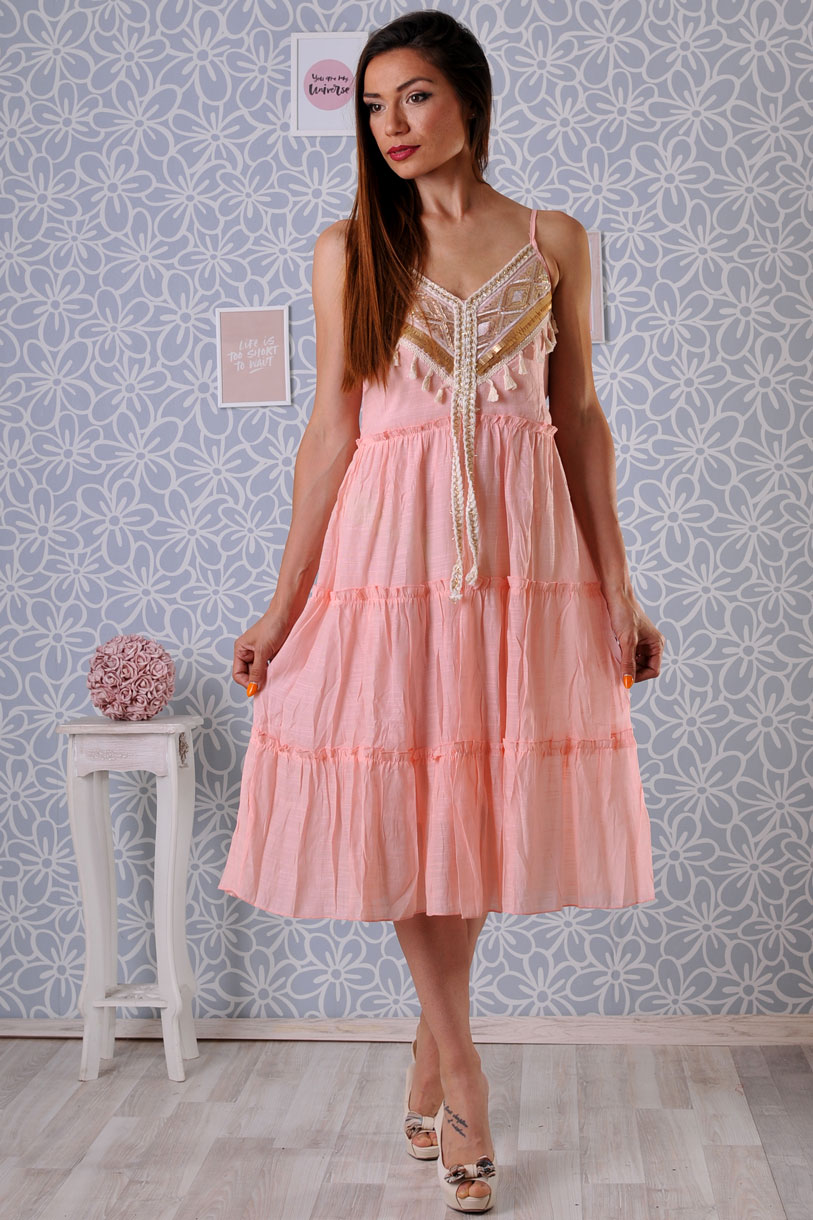 Разкроена лятна рокля в розово