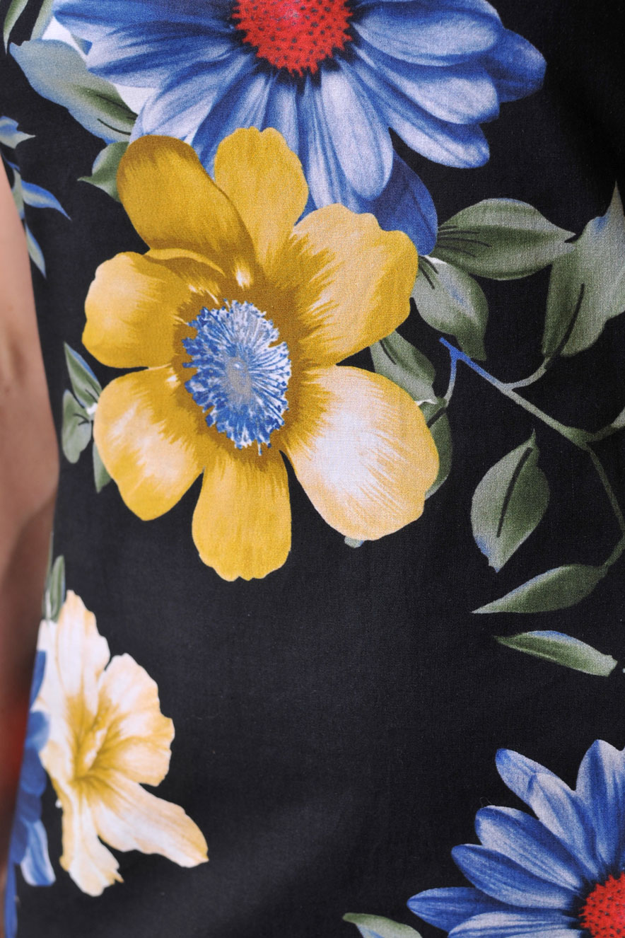 Лятна цветна рокля на черна основа