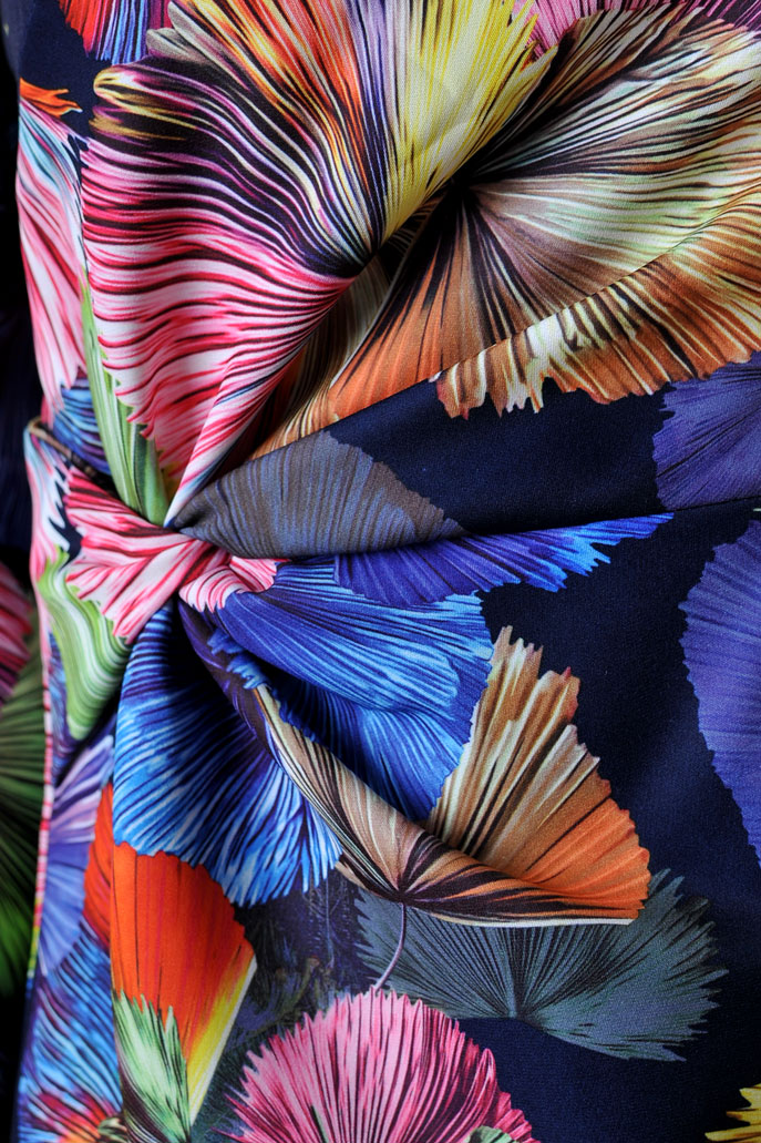 Елегантна рокля Mika на цветни глухарчета