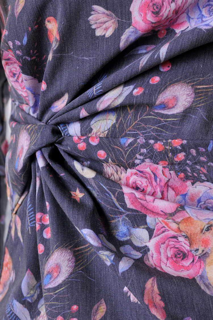 Елегантна рокля Mika с остро деколте 2