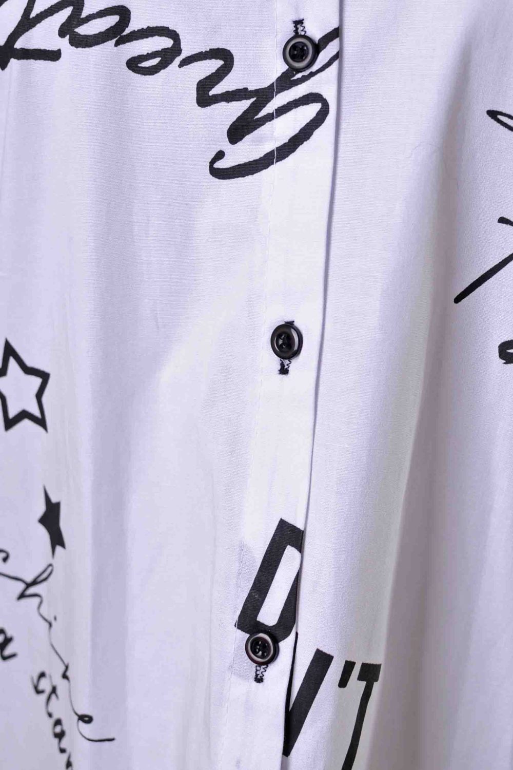 Елегантна бяла риза – рокля с дантела