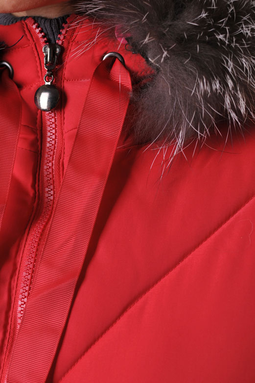 Червено дълго яке с естествен-косъм