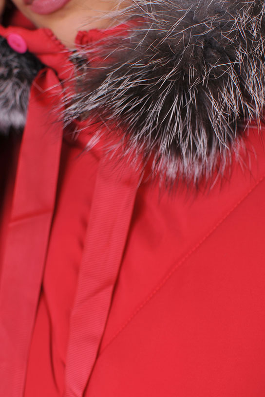 Червено дълго яке с естествен-косъм