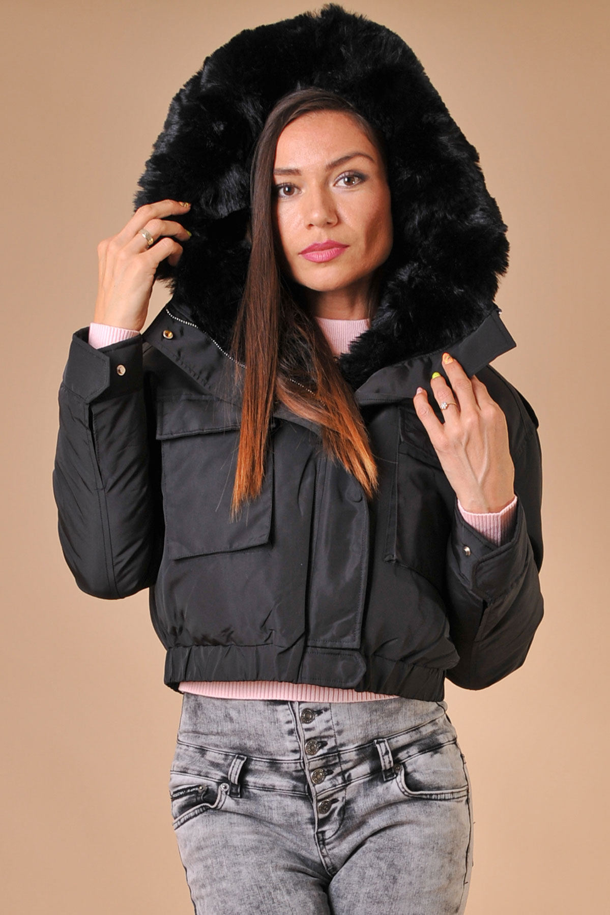 Дамско късо яке с качулка