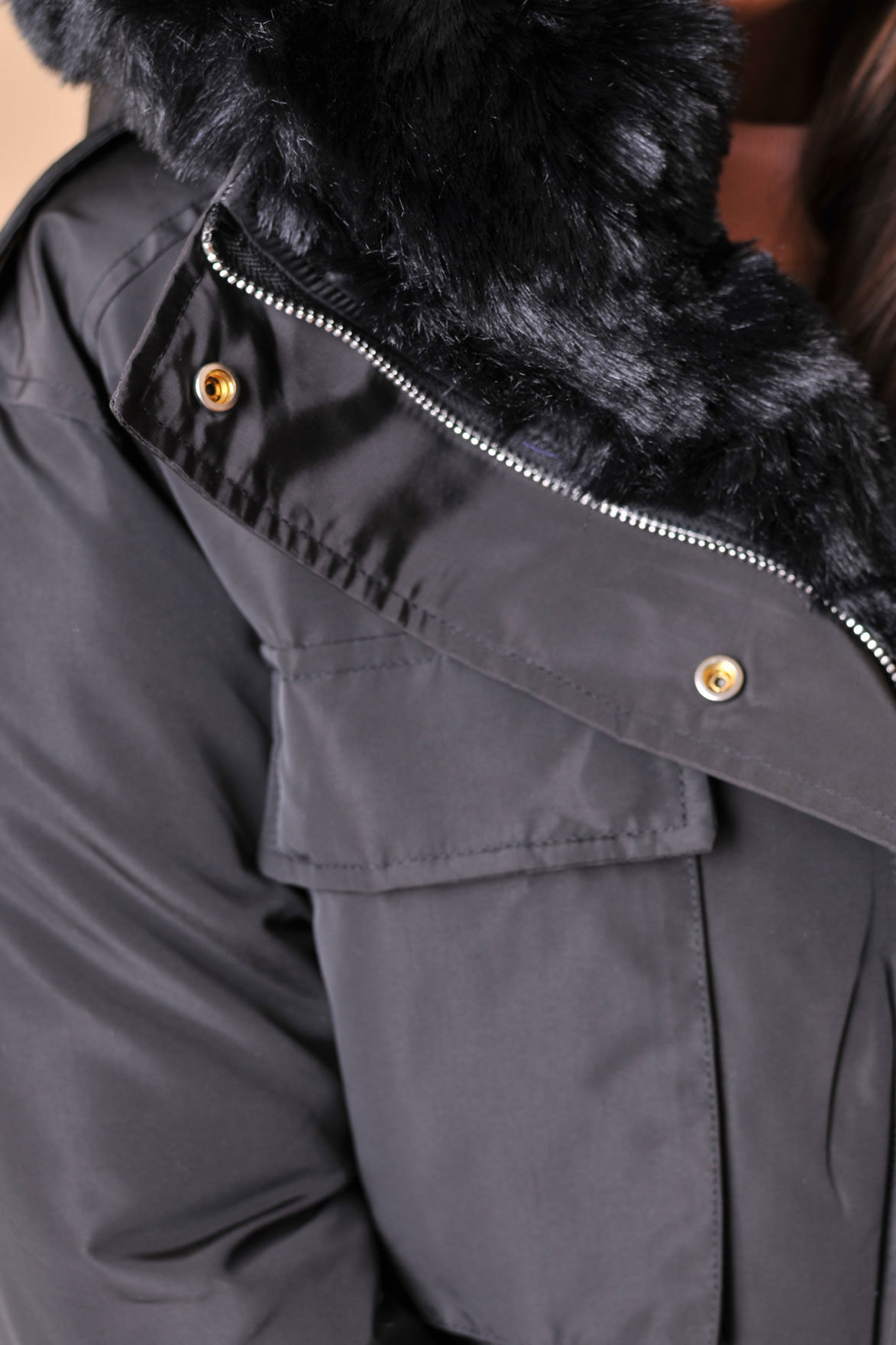 Дамско късо яке с качулка