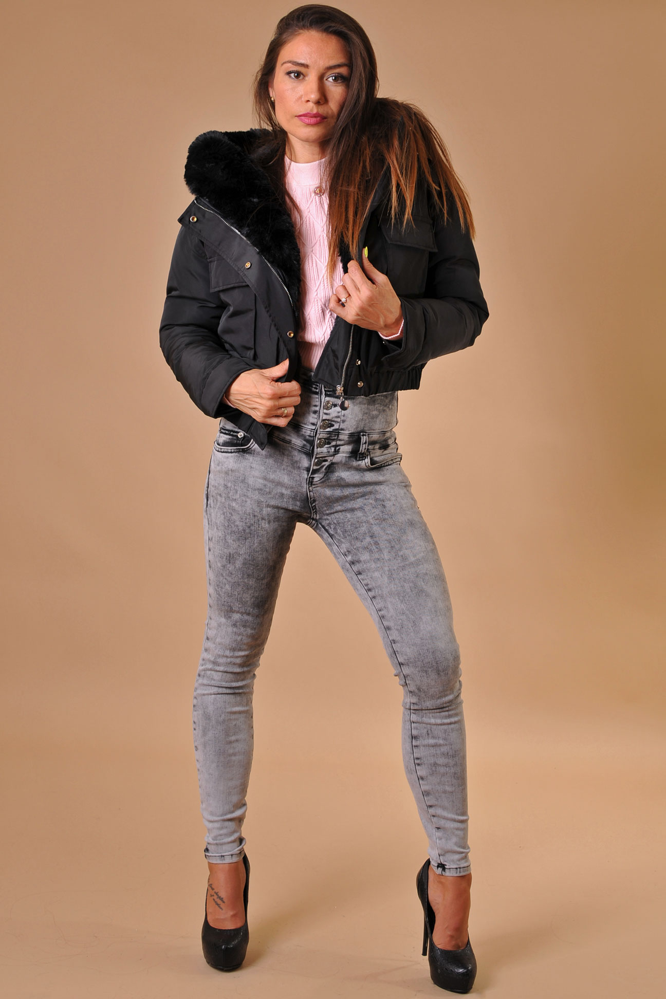 Дамско късо яке с качулка