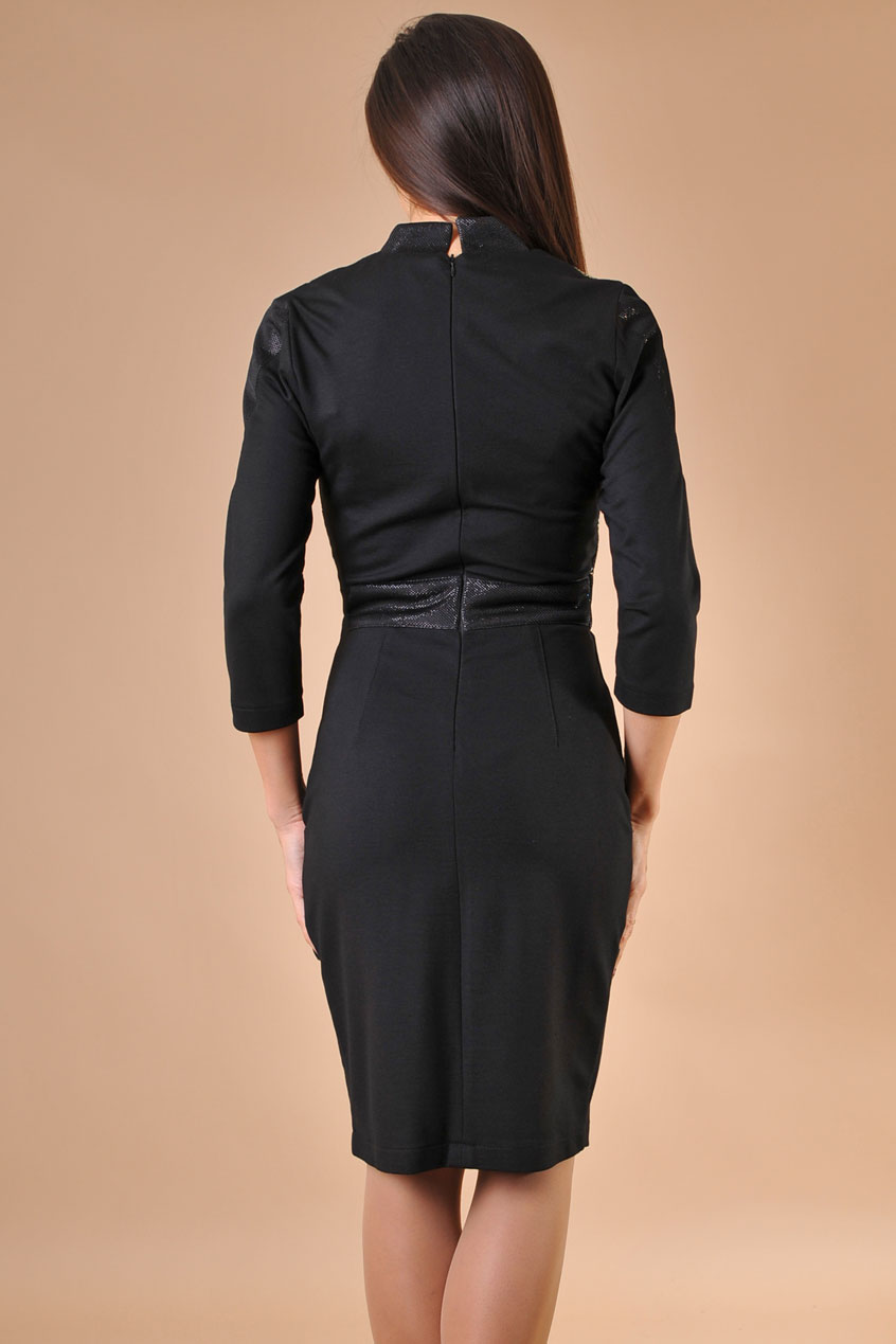 Черна спортна рокля Madona със златиста мрежа