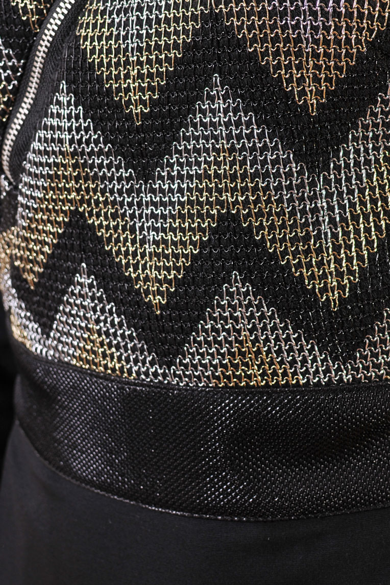 Черна спортна рокля Madona със златиста мрежа