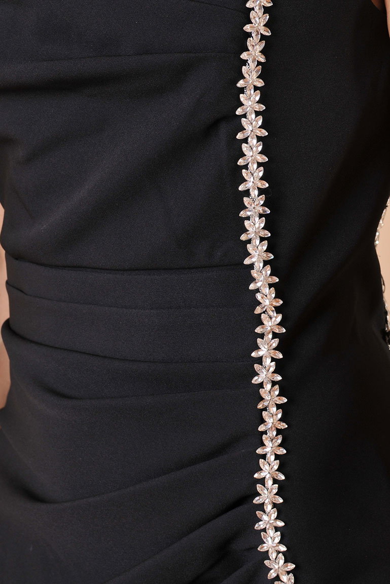 Елегантна официална рокля в черно