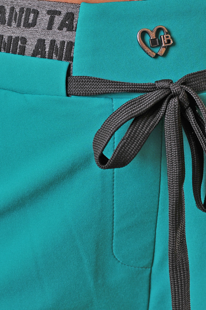 Дамски летен панталон в зелено