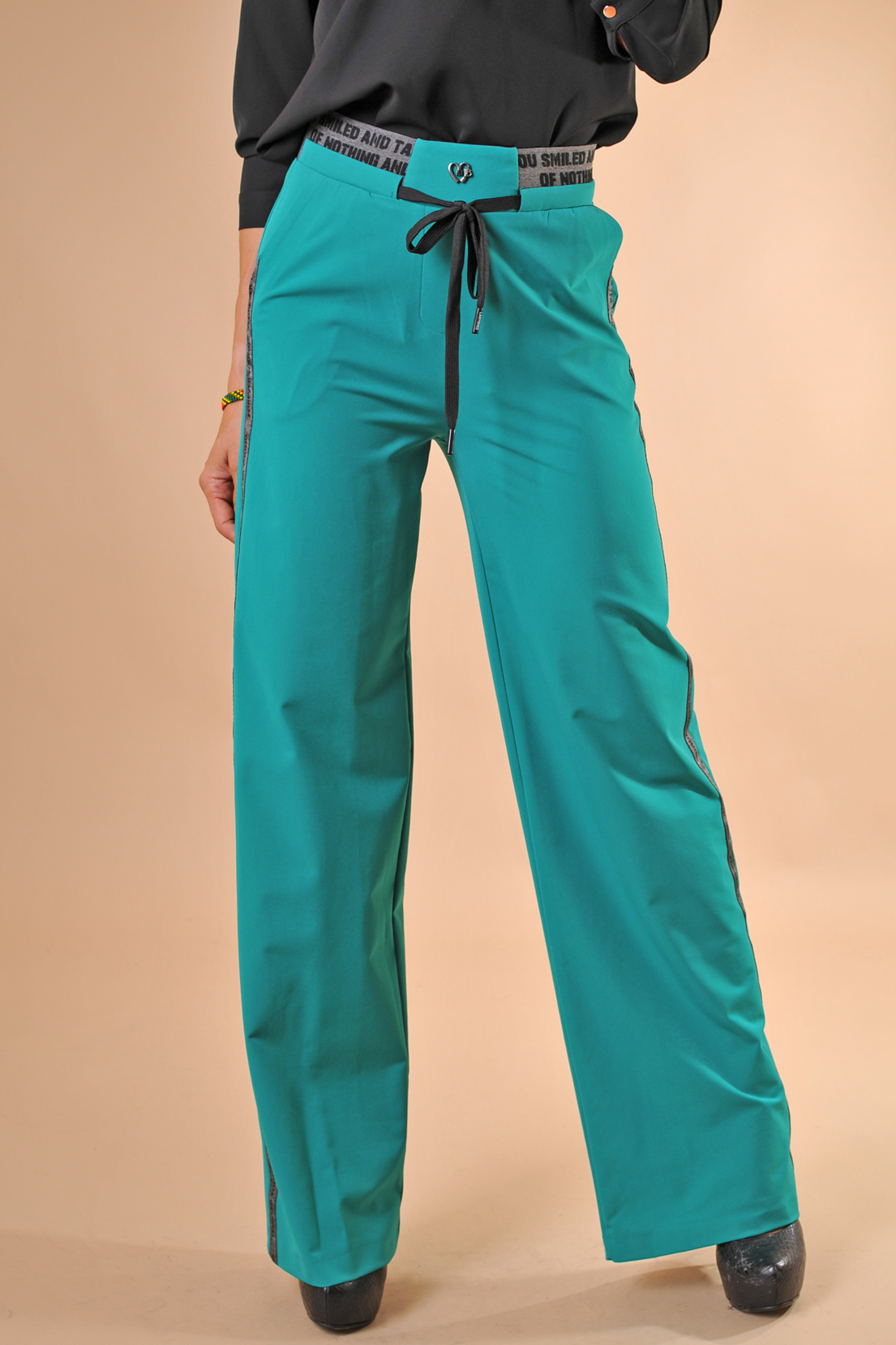 Дамски летен панталон в зелено