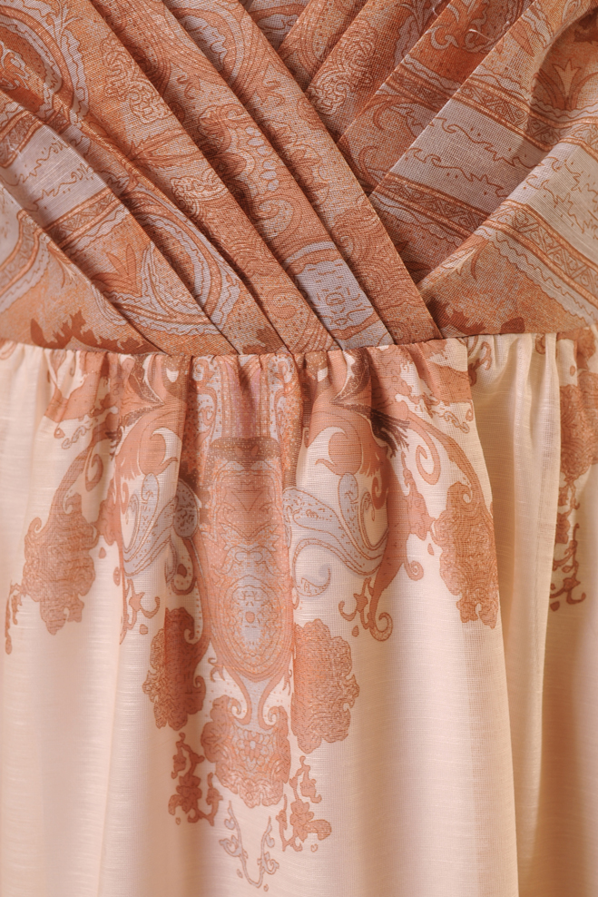 Дълга лятна рокля на орнаменти