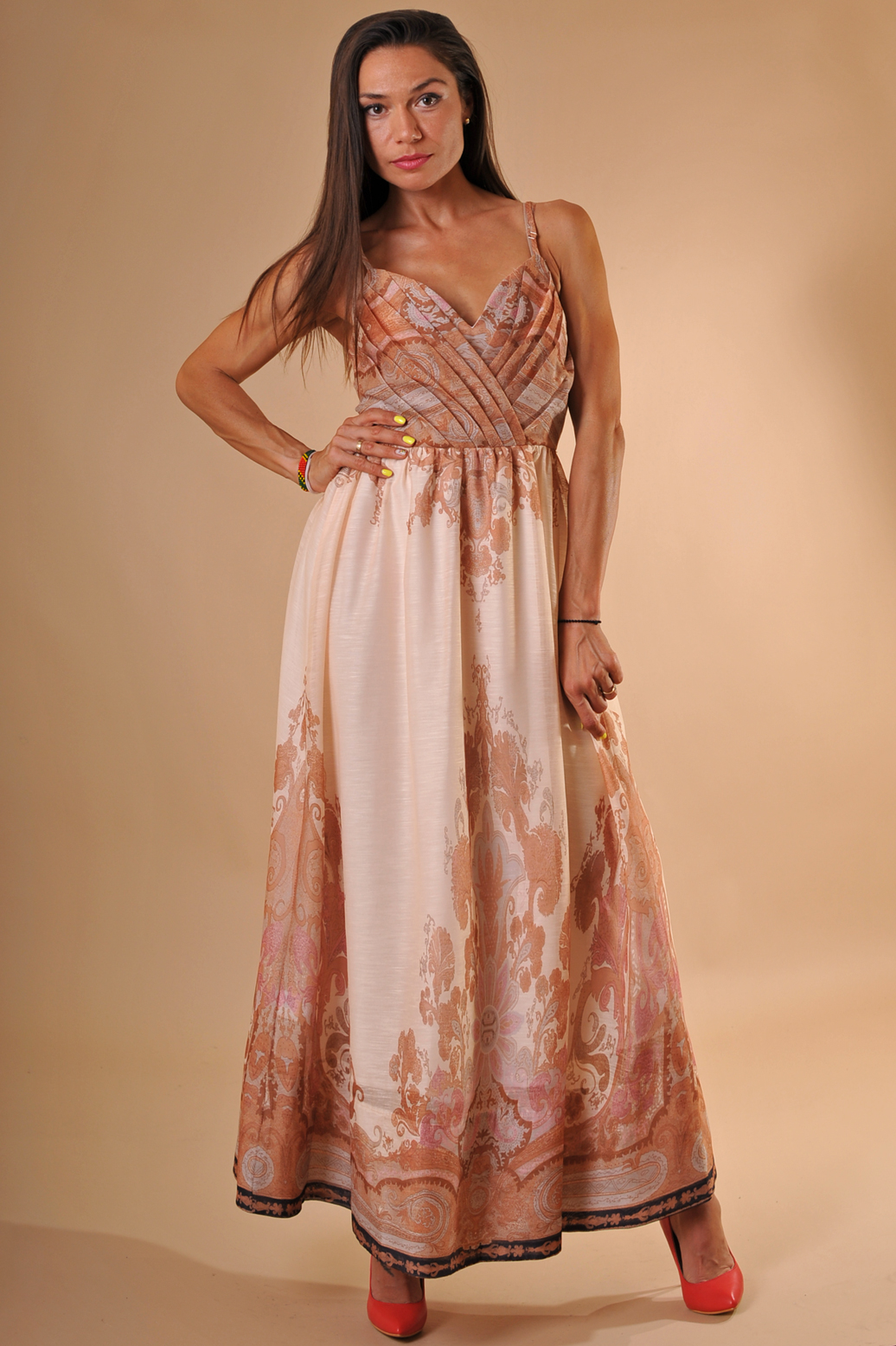 Дълга лятна рокля на орнаменти