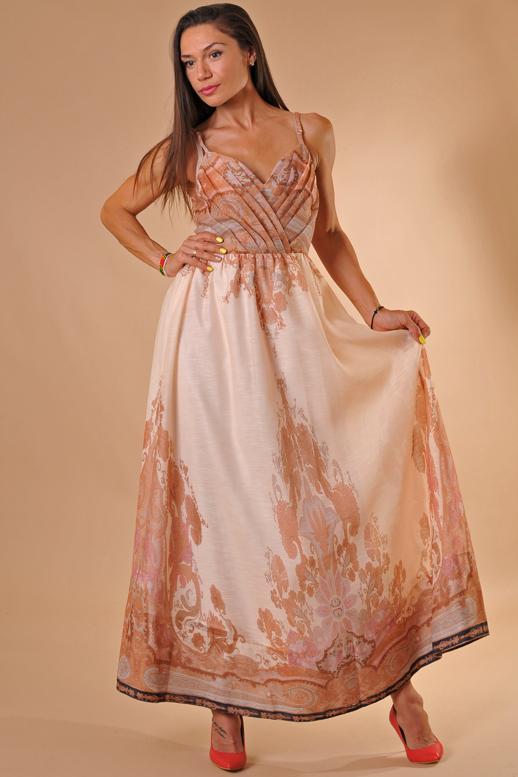 Дълга лятна рокля на орнаменти