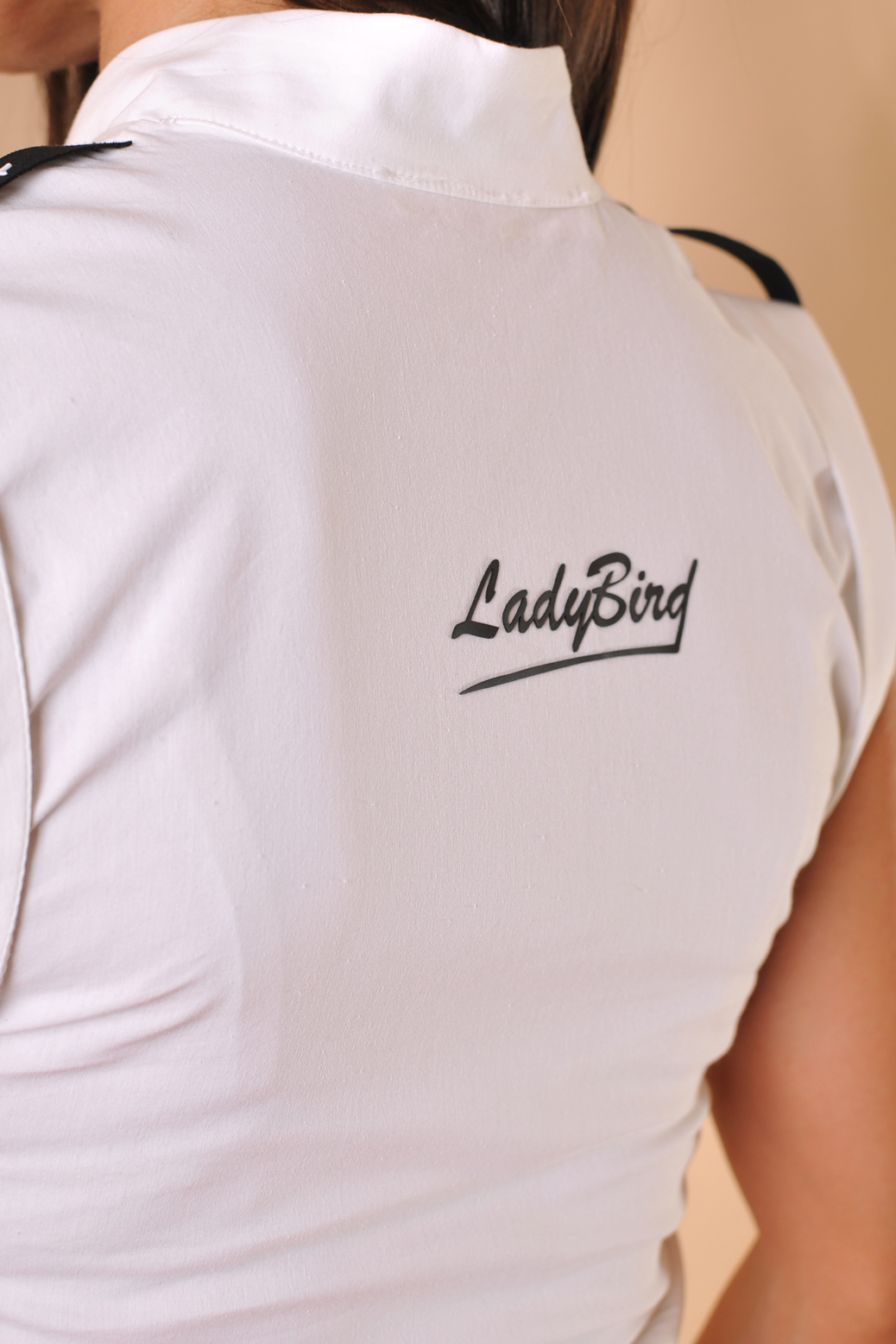 Дамски къс елек в бяло