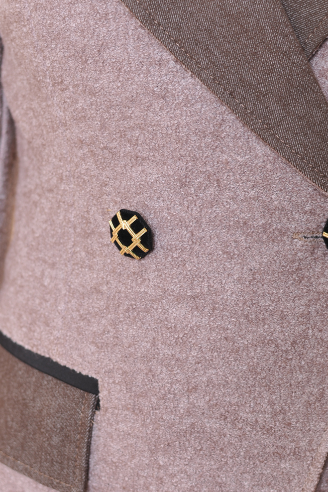 Дамски офис костюм в кафяво