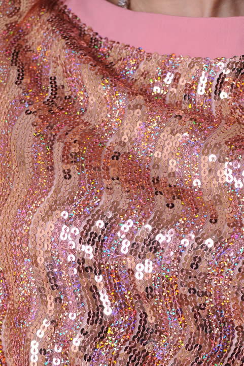 Блуза с розови пайети