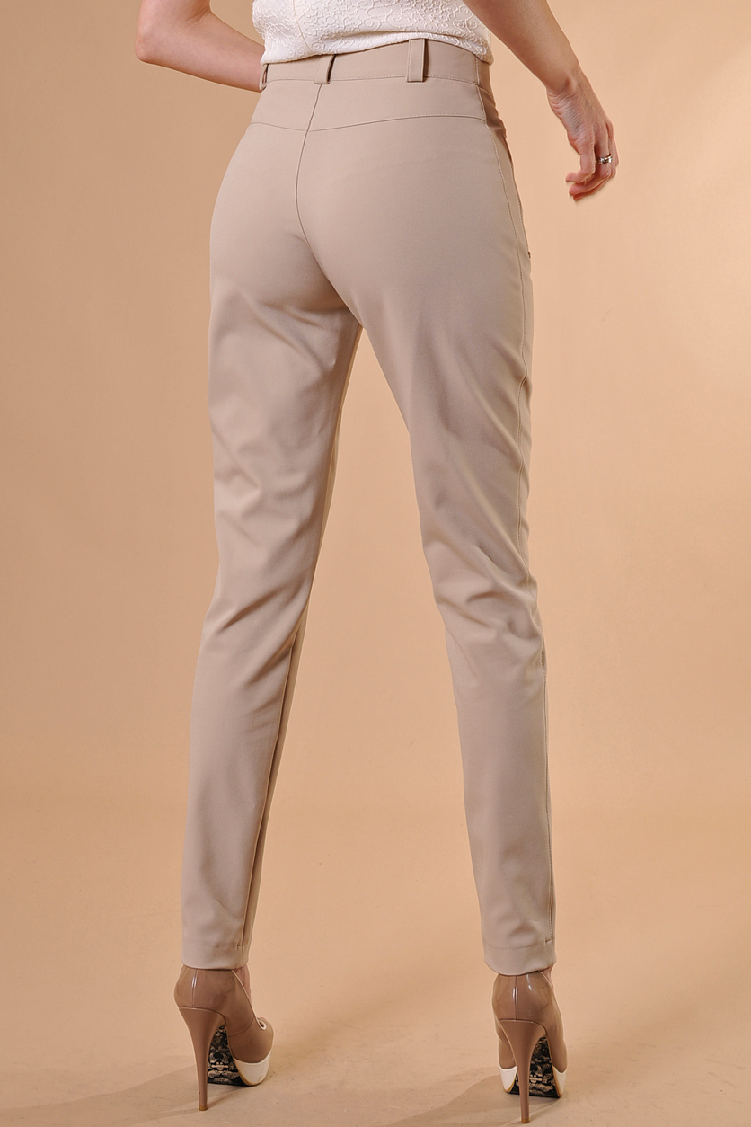 Дамски костюм на цветя в цвят екрю