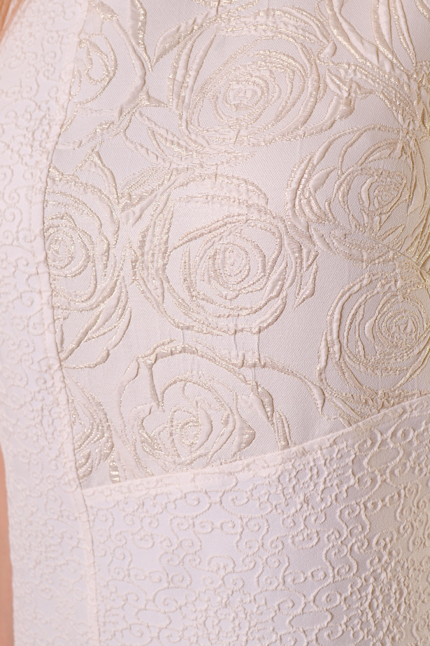 Къса бяла рокля от жакард шампанско Karie